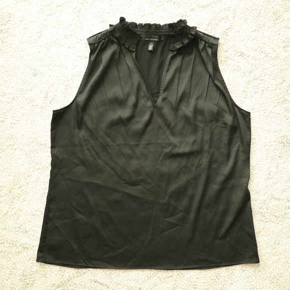 Cute Black Top with Ruffled Collar - L - Picture 1 of 6